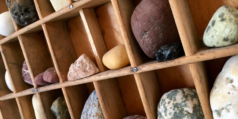 rock shelve display