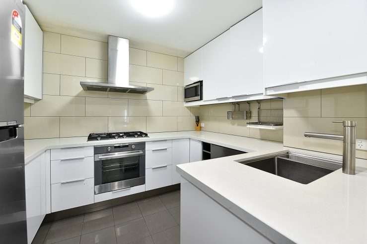 Apartment 71 33 La Trobe Street Melbourne CBD