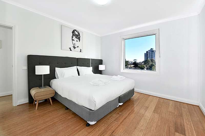 Apartment 71 33 La Trobe Street Melbourne CBD
