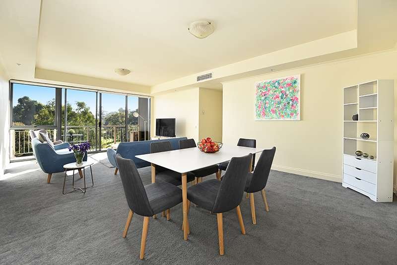 Apartment 51 33 La Trobe Street Melbourne CBD