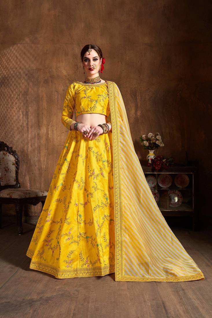 Beautiful Indian Dresses for Women – Shop Now with Mirraw