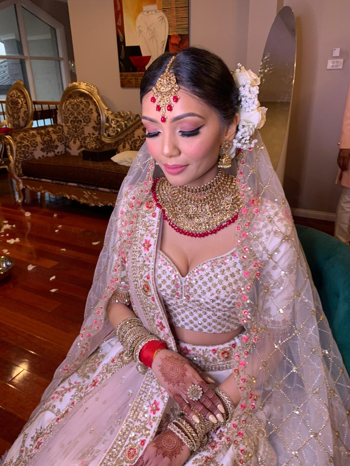 Professional Sydney Makeup Artist | Bridal, Celebrity & Mobile Services in Eastern Sydney