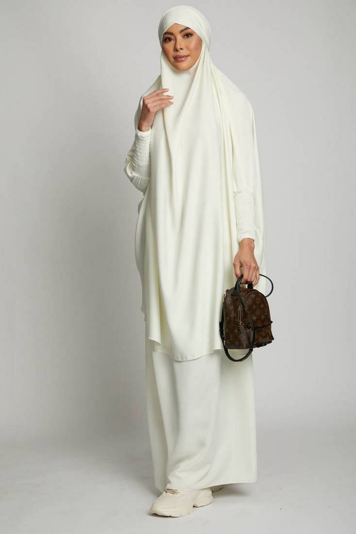 Stylish White Abaya for Women – Elegant Abaya by Mirraw with Discount